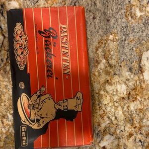 Red and Black Geti Pastry Box